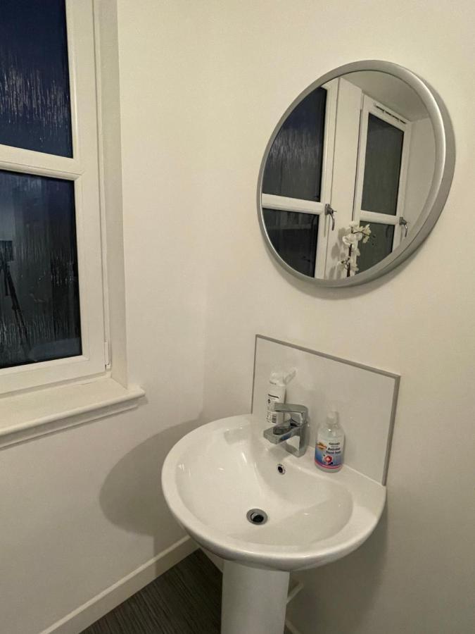 Carvetii - Edward House D - 2 Dbl Bed 2Nd Floor Flat Διαμέρισμα Ντανφέρμλιν Εξωτερικό φωτογραφία